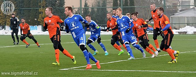 Útoční standardka Sigmy v utkání s Ružomberokom.