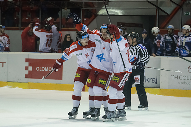 Roman Vlach v závěru pečetil vítězství Mory při power-play Indiánů.