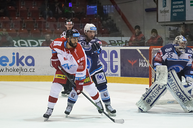 Kevin Sunder rozhodl utkání s Plzní. Dvě a půl minut před koncem tečoval střelu Jakuba Galvase, pro kterého to byl první extraligový bod.