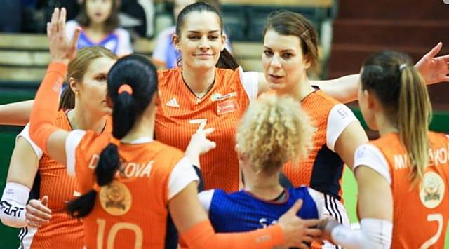 Volejbalistky VK UP Olomouc hrají ve čtvrtek derby ve Šternberku a v sobotu si zahrají o finále poháru s Ostravou.