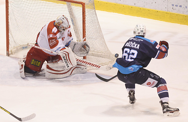 Vladimír Růžička mladší také několikrát vyzkoušel pozornost Branislava Konráda v olomoucké brance. I reprezentanta ČR slovenský reprezentant několikrát vychytal.