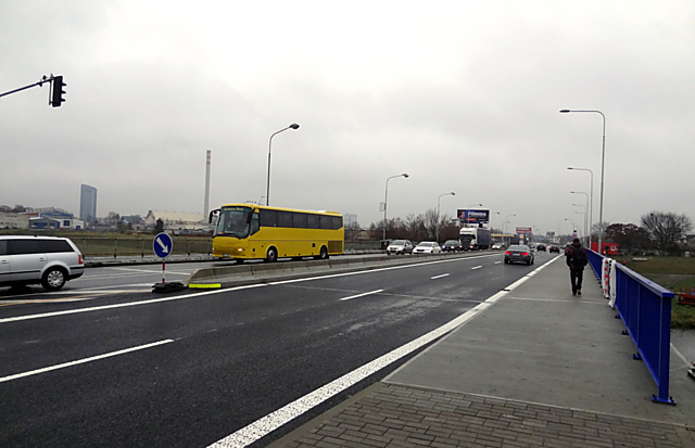 První část rekonstrukce byla dokončena dříve. Nyní je uzavřena polovina mostu ve směru na Mohelnici, opravy by měly být hotové 30. června.