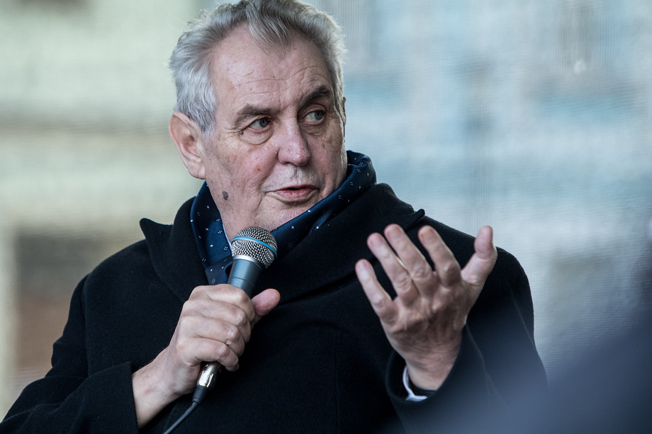 Sport? - Mým nejoblíbenějším sportem jsou šachy. Podívejte, jak mám z nich vyvinuté prstní svaly! -