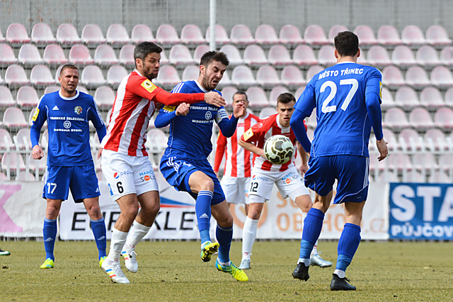 Fotbal Třinec na jaře zatím ještě neprohrál. Bodoval i na hřišti Viktorie Žižkov.