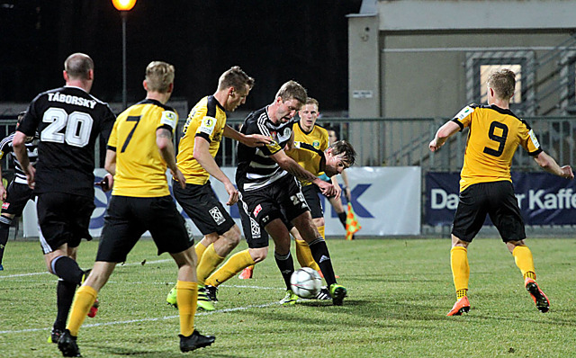 Vysoký útočník Dynama Richard Kalod by kvůli bolesti zad proti Sigmě dnes neměl hrát.