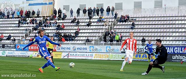 Tradiční obrázek posledních zápasů. Skórující Tomáš Čoro Chorý. Na Žižkově vsítil už svoji jedenáctou a dvanáctou trefu v sezóně.