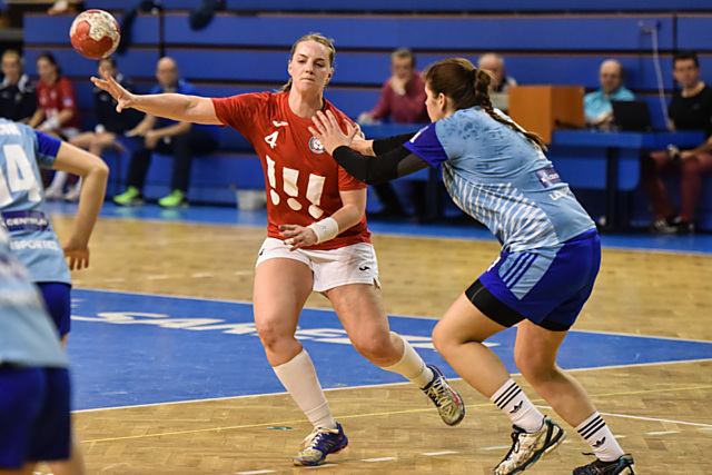 Házenkářky DHK ZORA Olomouc prohrály v Porubě vysoko 32:20.