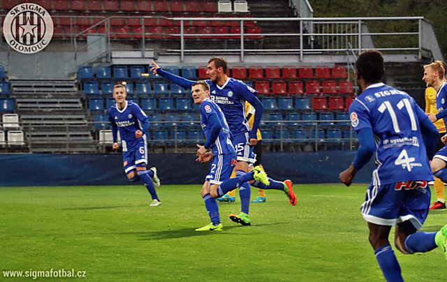 Radost. Gólová oslava Sigmy po první trefě Jana Štěrby.