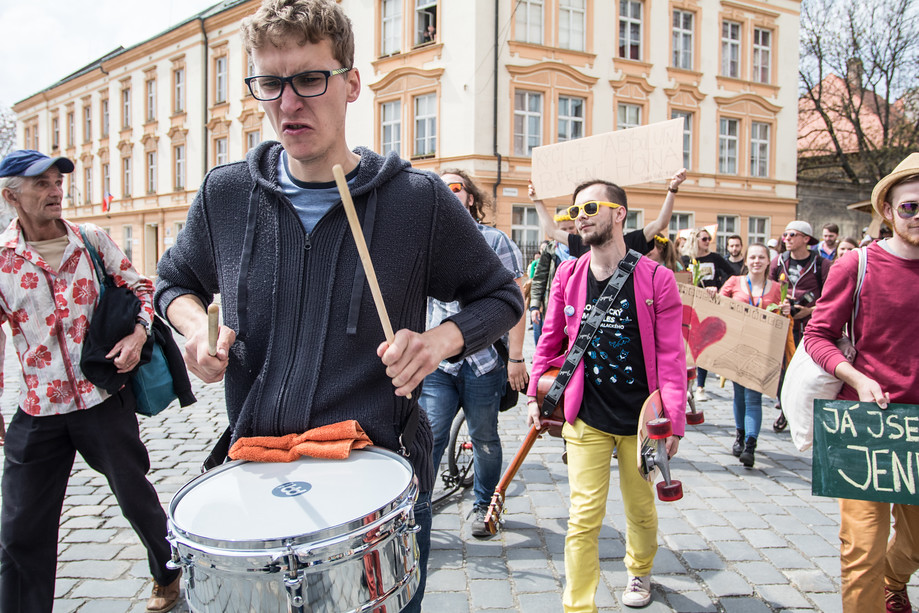 Hlavně neprotrhnout blánu!