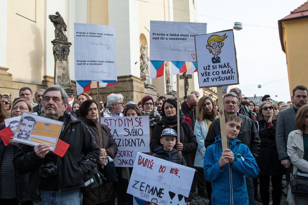 Akce byla svolána narychlo na Facebooku a nikdo dopředu nevěděl, kolik nakonec dorazí lidí. Na tradičně línou Olomouc byla účast velmi slušná. Tolik demonstrantů nevyšlo do ulic od dob protestů proti mrakodrapům.