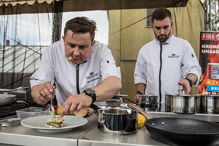 Jan Punčochář patří mezi ty nejlepší tuzemské kuchaře. Své umění pravidelně předvádí i na Garden Food Festivalu. A tají se při tom dech.