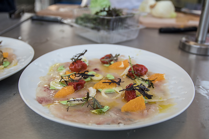 A tohle je carpaccio ze pstruha. Další dobroty v neděli. Ve Smetanových sadech. Třeba pod velením Zdeňka Pohlreicha. My tam určitě budeme.