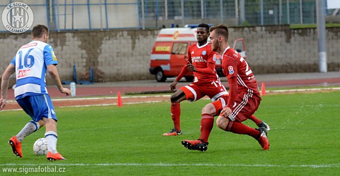 Sigma musela řešit změny v sestavě a vodní terén v Ústí, ale poradila si a odvezla si bod.