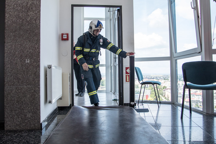 315 schodů je z přízemí až do osmnáctého patra věžáku RCO.