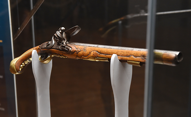 Jezdecká pruská pistole s křesadlovým zámkem