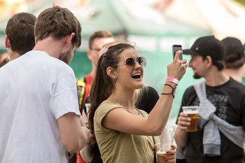 ...a lidé se skvěle bavili.