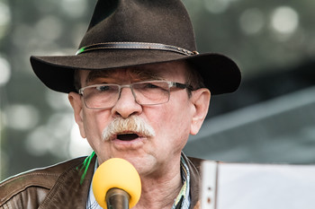 Jaroslav Uhlíř říká, že je skvělé, že malí jeho písně už znají a dospělí je ještě znají.