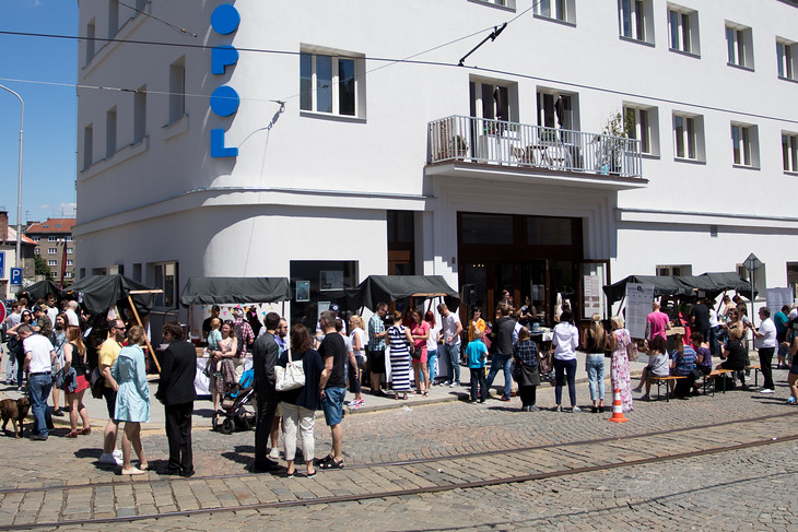 Olomoucký den kávy se letos koná podruhé. Počasí je skvělé, co víc si přát...