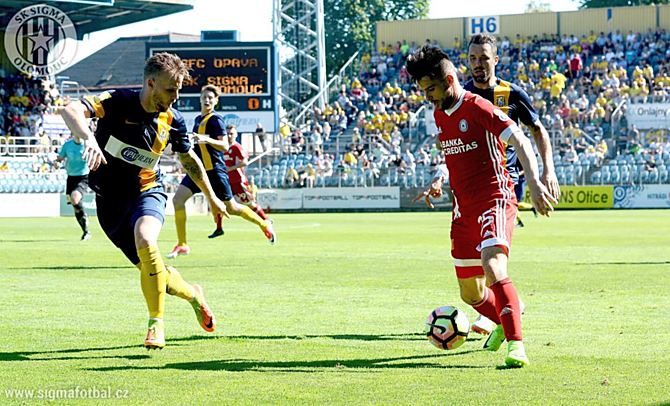Martin Hála nastoupil v základní sestavě Sigmy Olomouc. Hanáci prohráli v Opavě 0:2.