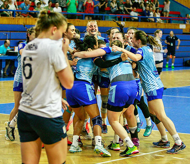 Bronzová radost. DHK ZORA Olomouc porazila v neděli Porubu a vybojovala třetí místo v českém play-off.