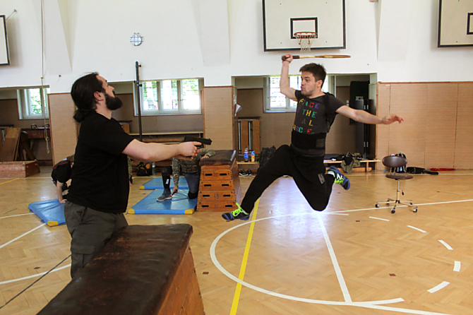 Snímek bude obsahovat i spoustu akčních scén, které si žádají důkladnou kaskadérskou přípravu.