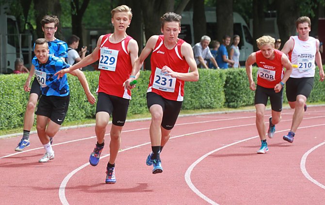 Vojtěch Horák (229) a Viktor Kocourek (231) z úspěšné štafety ZŠ Heyrovského v Olomouci na finále Poháru rozhlasu.