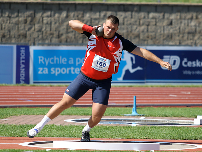 Martin Novák se umístil ve vrhu koulí za suverénnem sezóny Staňkem a ochovancem AK Laďou Prášilem na třetím místě.