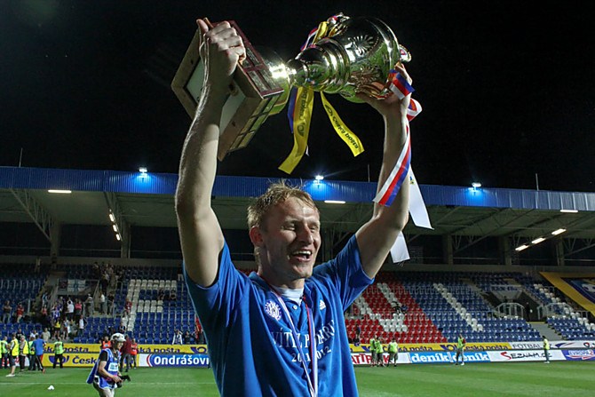 Je to tam. Zdeněk Zlámal s pohárem v roce 2012. Vzpomínání na skvělou sezónu Boba Zlámala hodně potěšilo.