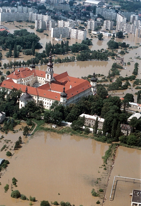 Jindy poklidná řeka hltala nepřipravené město a za ní zůstávala zkáza.