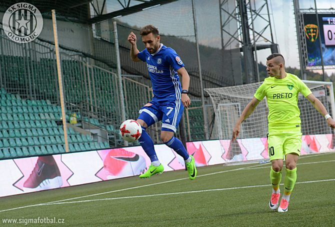 Lukáš Buchvaldek bojuje v sestavě o místo podhrotového útočníka.