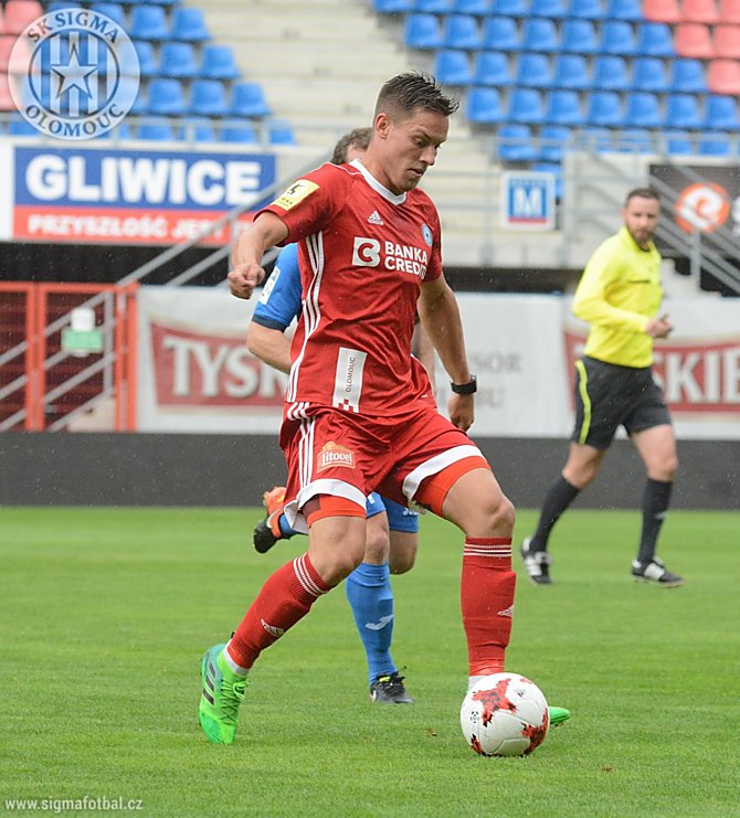 SK Sigma Olomouc vyhrál na hřišti Piastu Gliwice 2:1 díky trefám Tomáše Zahradníčka a Michala Surzyna.