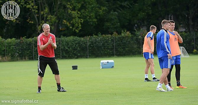 Trenér SK Sigma Olomouc Václav Jílek na jednom z letních tréninků. Olomoucký kouč by uvítal ještě příchod ofenzivního hráče.