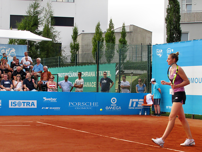 Vítězné gesto. Kristýna Plíšková porazila ve třech setech Denisu Allertovou 2:1 na sety. Ve finále se utká s Američankou Peraovou.