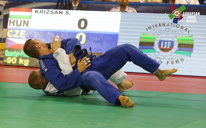 David Klammert ukončil zápas s maďarským reprezentantem po pouhých 40<br />
sekundách.