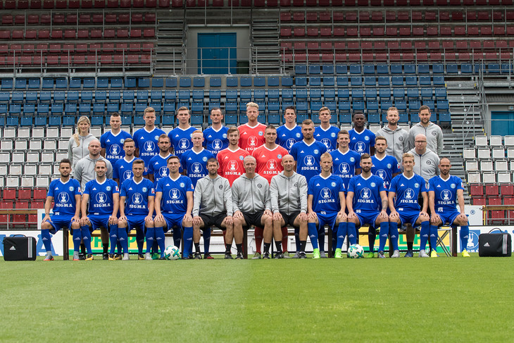 <strong>horní řada zleva:</strong> MUDr. Bohdana Kaniová, Michal Obročník, Lukáš Kalvach, Zdeněk Linhart, Pavel Moulis, Michal Reichl, Roman Polom, Jiří Texl, Bidje Manzia, Adam Košař, MUDr. Lošťák <br>
<strong>prostřední řada zleva:</strong> Vojtěch Smolák, David Houska, Martin Sladký, Václav Jemelka, Štěpán Spurný, Miloš Buchta, Tomáš Chorý, Jan Štěrba, Lukáš Buchvaldek, Kamil Skopal<br>
<strong>dolní řada zleva:</strong> Martin Hála, Tomáš Zahradníček, Šimon Falta, Aleš Škerle, Ladislav Onofrej, Václav Jílek, Tomáš Lovásik, Uroš Radaković, Václav Vašíček, Jakub Plšek, Michal Vepřek