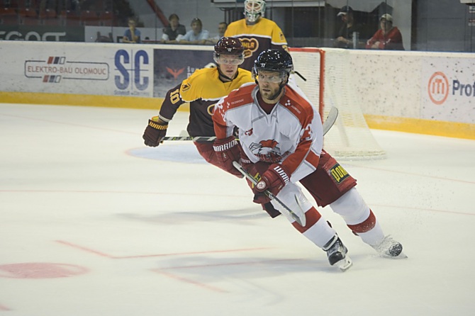 Posila HCO z Třince Lukáš Galvas se předvedla v první duelu s Jihlavou gólem.