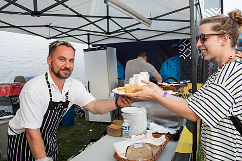Catering z Lobsteru. To na jiném festivalu nemáte.