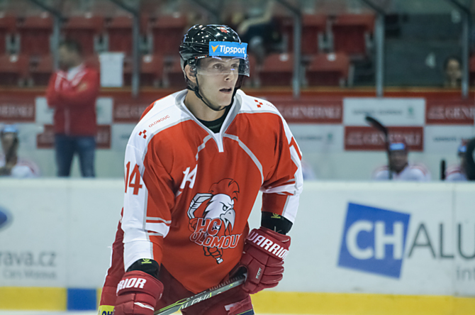 Marek Laš nastoupil tradičně na místě levého křídla první formace. Ta s Trenčínem srovnala stav minutu před koncem.