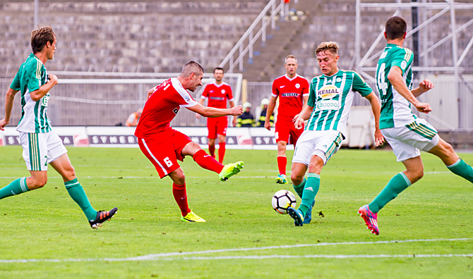 Letní posila Zbrojovky z Příbrami Tomáš Pilík se zatím v brněnském dresu moc neprosadila.