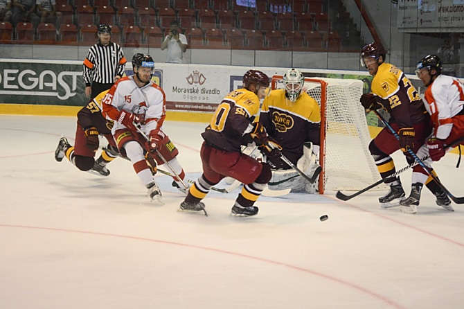 HC Olomouc hrál druhý zápas s Duklou Jihlava. Hanáci vyhráli na Horáckém stadionu 2:1.