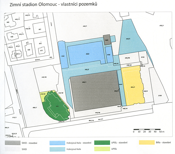 O co se hraje. Na obrázku je jasně vidět letitý problém zimního stadionu. Šedivou barvou je vyznačen majetek města, tedy v podstatě jen stadion. Modrá barva znázorňuje pozemky společnosti Hokejová hala. A právě ty k 1. březnu město konečně získá.