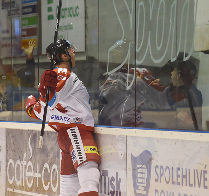 První branku v Pardubicích vsítil útočník HC Olomouc Marek Laš.