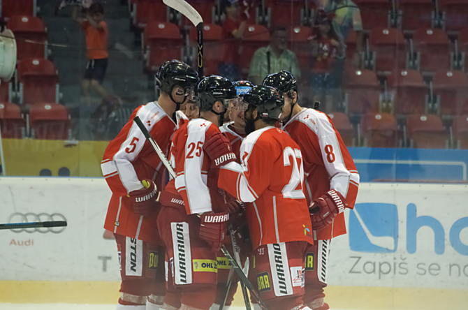 Hokejisté HC Olomouc hráli generálku na extraligu se Zlínem. Prohráli těsně 2:3. 