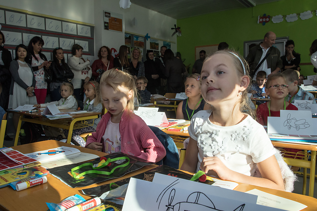 Většina dětí se do lavic těšila. Jen málokterým to ale vydrží...