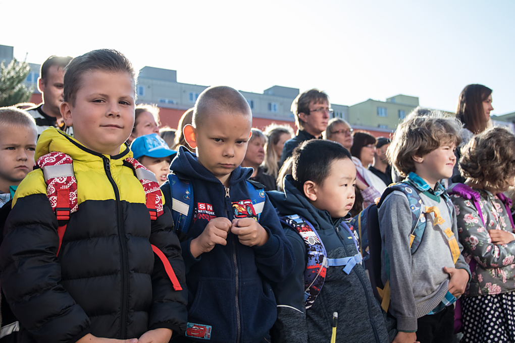 Školní docházka trvá 108 měsíců. Za tu dobu se z těchhle kluků stanou mladí muži. A na dnešní den si budou pamatovat pořád.