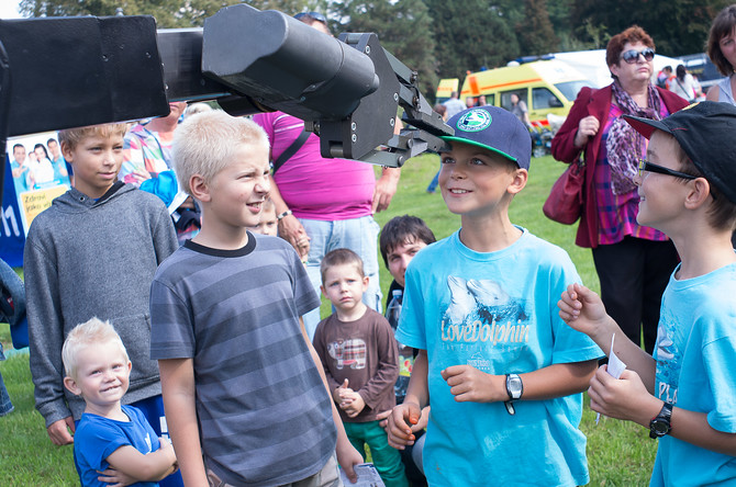 Bezpečná cesta do školy, to jsou hry i setkání se záchranáři.