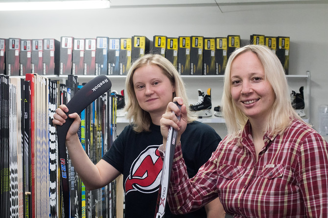 Blanka Medveďová (vlevo) a Veronika Štrbíková. Profesionální a vždy usměvavý tým, který své práci doopravdy rozumí.