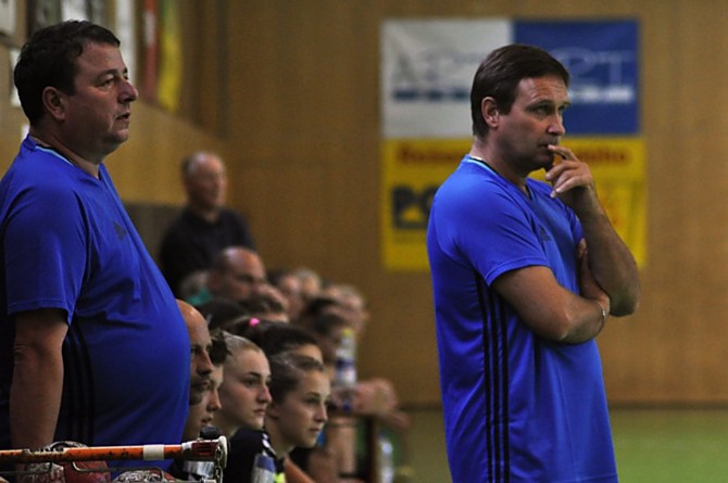 Nové trenérské duo DHK ZORA Olomouc Jan Hegar (vpravo) a Libor Malínek má zatím v MOL lize dvě remízy a výhru s Hodonínem. Nyní hraje Zora v Trenčíně.