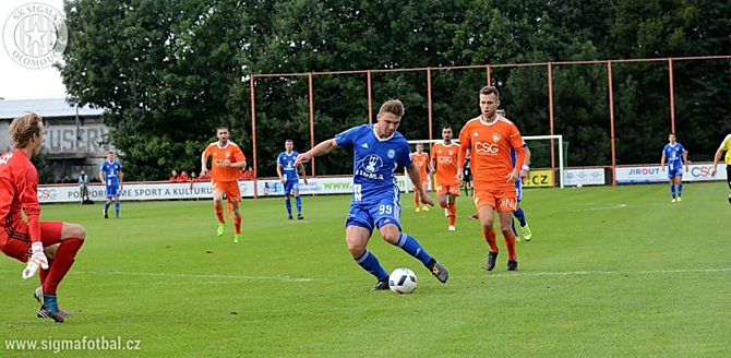Útočník Sigmy Zdeněk Linhart z této šance sice neskóroval, ale mrzet ho to v duelu 3. kola MOL nemuselo. Hanáci vyhráli jasně 8:0.