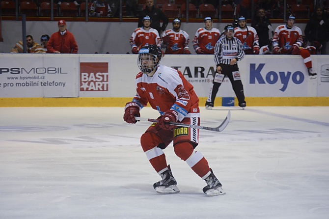 Hokejisté HC Olomouc hráli tradiční derby se Zlínem. V dresu Mory patřil k nejlepším opět zlínský ochovanec Roman Vlach. Bohužel mu nevyšlo střídání v prodloužení...